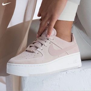 Air Force 1 Sage Lace Low